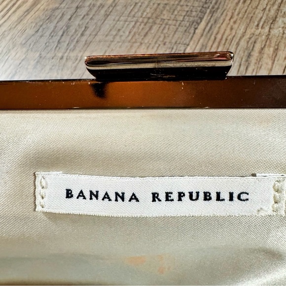 Vintage BANANA REPUBLIC Clutch Black and Gold Leather  Metallic Kiss Lock Purse - Picture 4 of 8